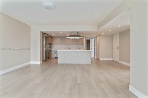 Купить кондоминиум в Бей-Харбор-Айлендс, Флорида 4 спальни, 183.2м2, № 2061597 - фото 16