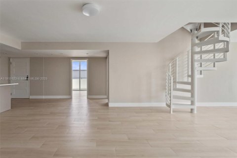 Купить кондоминиум в Бей-Харбор-Айлендс, Флорида 4 спальни, 183.2м2, № 2061597 - фото 13