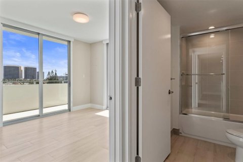 Купить кондоминиум в Бей-Харбор-Айлендс, Флорида 4 спальни, 183.2м2, № 2061597 - фото 30