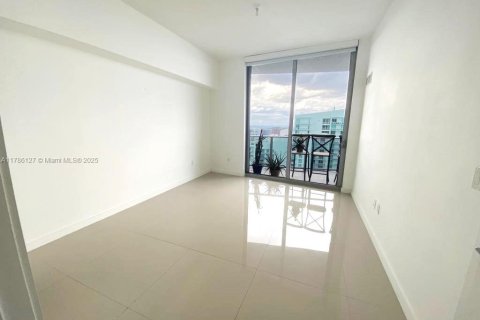 Condo in Miami, Florida, 2 bedrooms  № 2019317 - photo 7