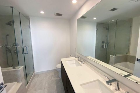 Condo in Miami, Florida, 2 bedrooms  № 2019317 - photo 8