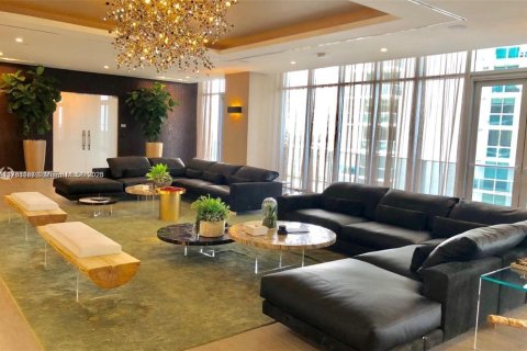 Condo in Miami, Florida, 2 bedrooms  № 2019317 - photo 16