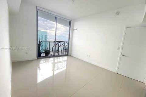 Condo in Miami, Florida, 2 bedrooms  № 2019317 - photo 4
