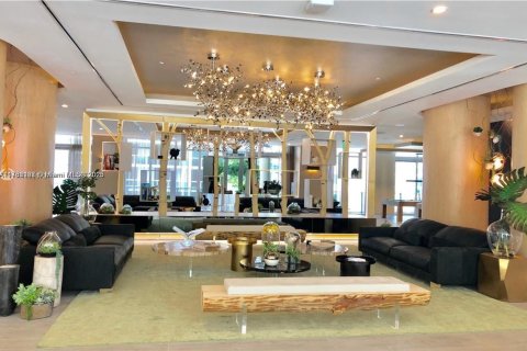 Condo in Miami, Florida, 2 bedrooms  № 2019317 - photo 17