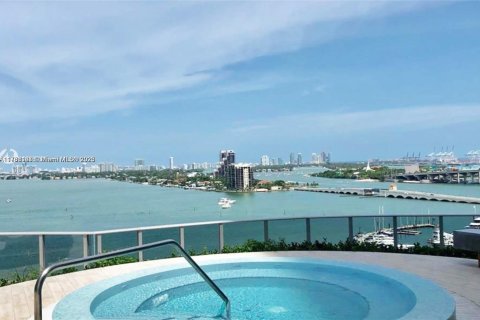 Condo in Miami, Florida, 2 bedrooms  № 2019317 - photo 21