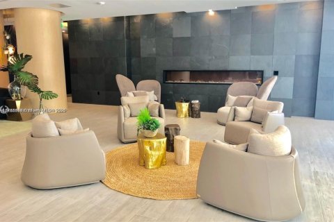 Condo in Miami, Florida, 2 bedrooms  № 2019317 - photo 14