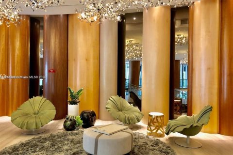 Condo in Miami, Florida, 2 bedrooms  № 2019317 - photo 19