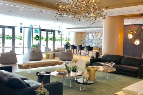 Condo in Miami, Florida, 2 bedrooms  № 2019317 - photo 15