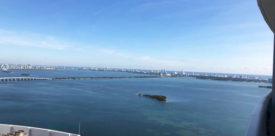 Condo in Miami, Florida, 2 bedrooms  № 2019317