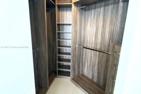 Condo in Miami, Florida, 2 bedrooms  № 2019317 - photo 6