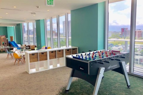 Condo in Miami, Florida, 2 bedrooms  № 2019317 - photo 12