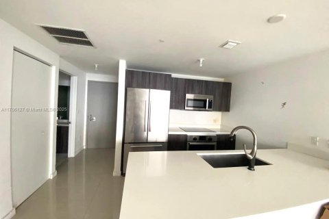 Condo in Miami, Florida, 2 bedrooms  № 2019317 - photo 3