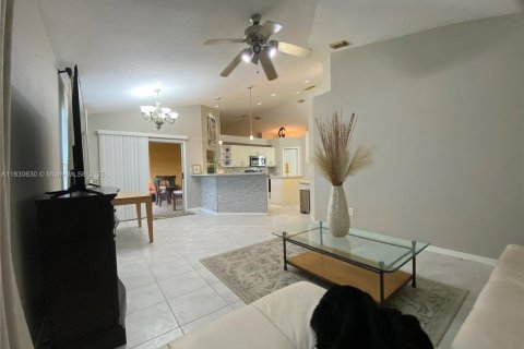 Casa en venta en Port St. Lucie, Florida, 3 dormitorios, 167.97 m2 № 1806402 - foto 17