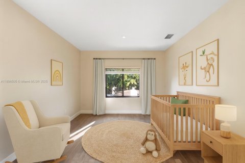 House in Miami, Florida 5 bedrooms, 481.51 sq.m. № 1951593 - photo 22