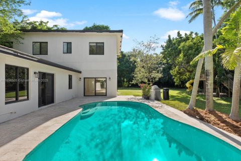 House in Miami, Florida 5 bedrooms, 481.51 sq.m. № 1951593 - photo 2