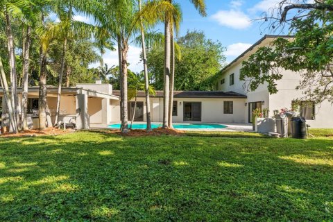House in Miami, Florida 5 bedrooms, 481.51 sq.m. № 1951593 - photo 1