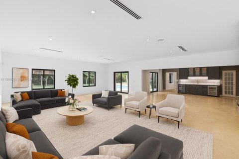 House in Miami, Florida 5 bedrooms, 481.51 sq.m. № 1951593 - photo 7
