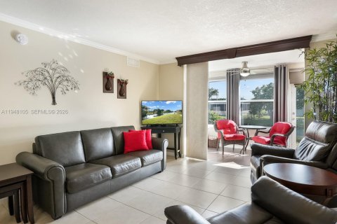 Condo in Sunrise, Florida, 1 bedroom  № 2004631 - photo 3