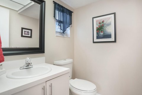 Condo in Sunrise, Florida, 1 bedroom  № 2004631 - photo 16