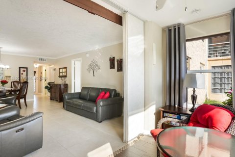 Condo in Sunrise, Florida, 1 bedroom  № 2004631 - photo 8