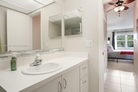 Condo in Sunrise, Florida, 1 bedroom  № 2004631 - photo 20