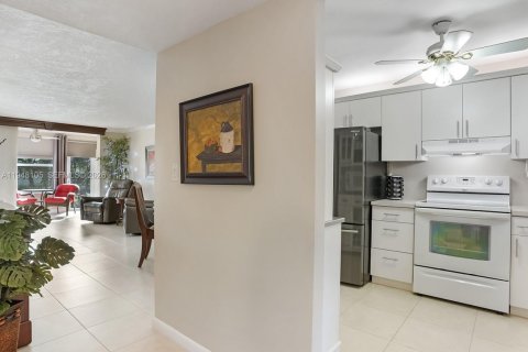 Condo in Sunrise, Florida, 1 bedroom  № 2004631 - photo 11