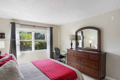 Condo in Sunrise, Florida, 1 bedroom  № 2004631 - photo 18