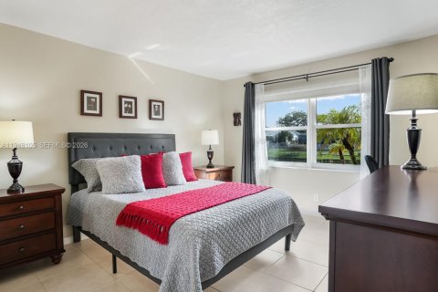Condo in Sunrise, Florida, 1 bedroom  № 2004631 - photo 17
