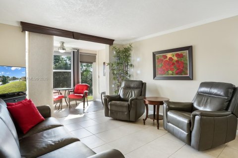 Condo in Sunrise, Florida, 1 bedroom  № 2004631 - photo 2