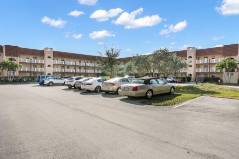 Condo in Sunrise, Florida, 1 bedroom  № 2004631 - photo 22