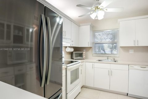 Condo in Sunrise, Florida, 1 bedroom  № 2004631 - photo 13