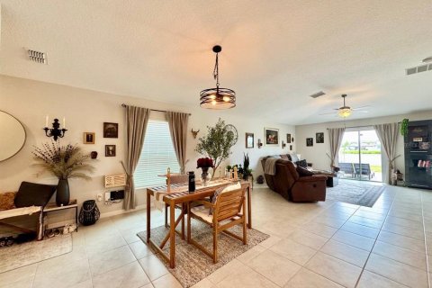 House in Sun City Center, Florida 4 bedrooms, 171.03 sq.m. № 1829824 - photo 5
