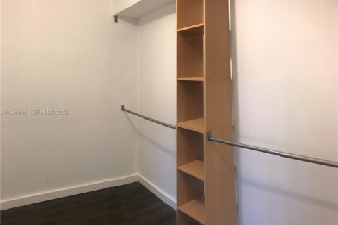 Condo in Miami, Florida, 1 bedroom  № 2047014 - photo 11