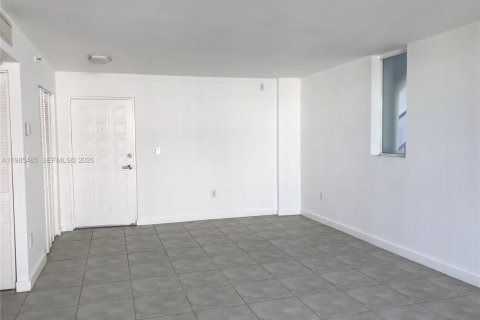 Condo in Miami, Florida, 1 bedroom  № 2047014 - photo 14