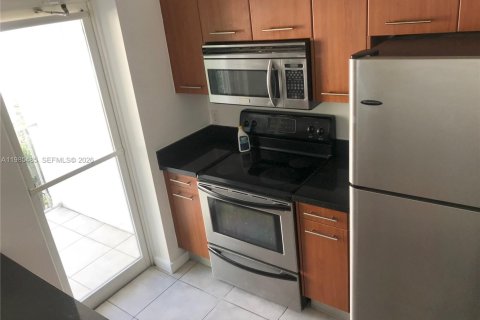 Condo in Miami, Florida, 1 bedroom  № 2047014 - photo 5