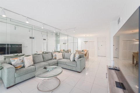 Condominio en alquiler en Hallandale Beach, Florida, 1 dormitorio, 80.82 m2 № 2010175 - foto 6