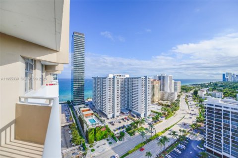 Condominio en Hallandale Beach, Florida, 1 dormitorio  № 2010175