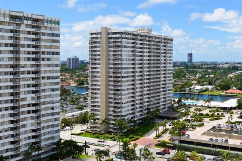Condominio en alquiler en Hallandale Beach, Florida, 1 dormitorio, 80.82 m2 № 2010175 - foto 26