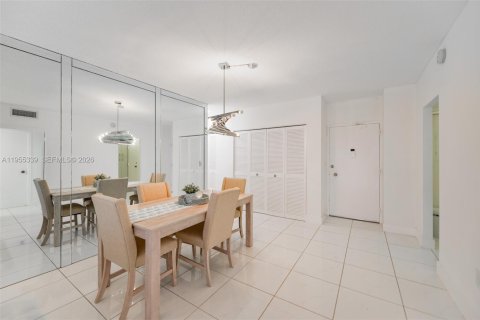 Condominio en alquiler en Hallandale Beach, Florida, 1 dormitorio, 80.82 m2 № 2010175 - foto 8