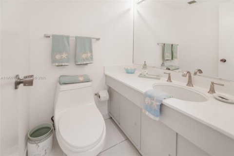 Condominio en alquiler en Hallandale Beach, Florida, 1 dormitorio, 80.82 m2 № 2010175 - foto 12