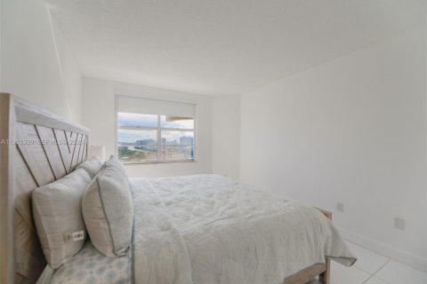 Condominio en alquiler en Hallandale Beach, Florida, 1 dormitorio, 80.82 m2 № 2010175 - foto 15