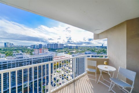 Condominio en alquiler en Hallandale Beach, Florida, 1 dormitorio, 80.82 m2 № 2010175 - foto 20