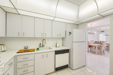 Condominio en alquiler en Hallandale Beach, Florida, 1 dormitorio, 80.82 m2 № 2010175 - foto 10