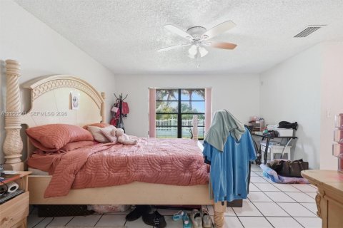 Villa ou maison à vendre à Miami, Floride: 3 chambres, 161.93 m2 № 2248358 - photo 25