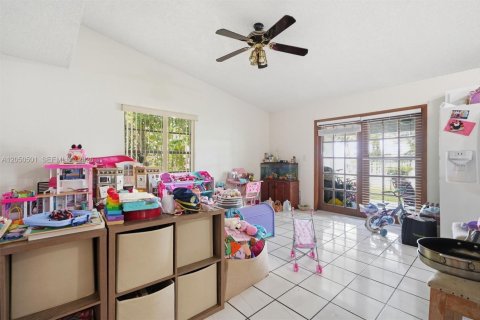 Villa ou maison à vendre à Miami, Floride: 3 chambres, 161.93 m2 № 2248358 - photo 12