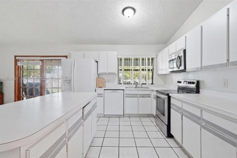 Villa ou maison à vendre à Miami, Floride: 3 chambres, 161.93 m2 № 2248358 - photo 18