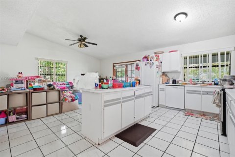 Villa ou maison à vendre à Miami, Floride: 3 chambres, 161.93 m2 № 2248358 - photo 17
