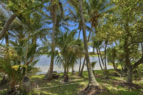Villa ou maison à vendre à Miami, Floride: 3 chambres, 161.93 m2 № 2248358 - photo 4