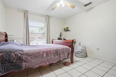 Villa ou maison à vendre à Miami, Floride: 3 chambres, 161.93 m2 № 2248358 - photo 28