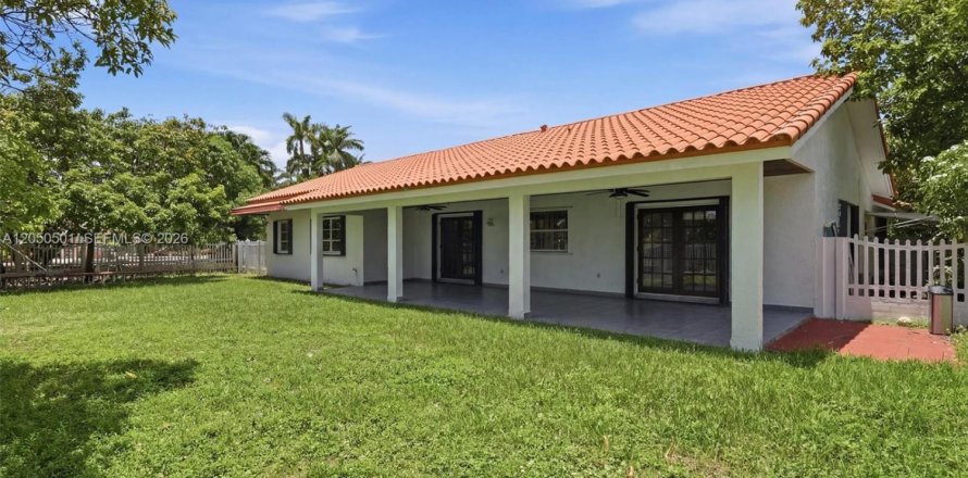 Villa ou maison à Miami, Floride 3 chambres, 161.93 m2 № 2248358